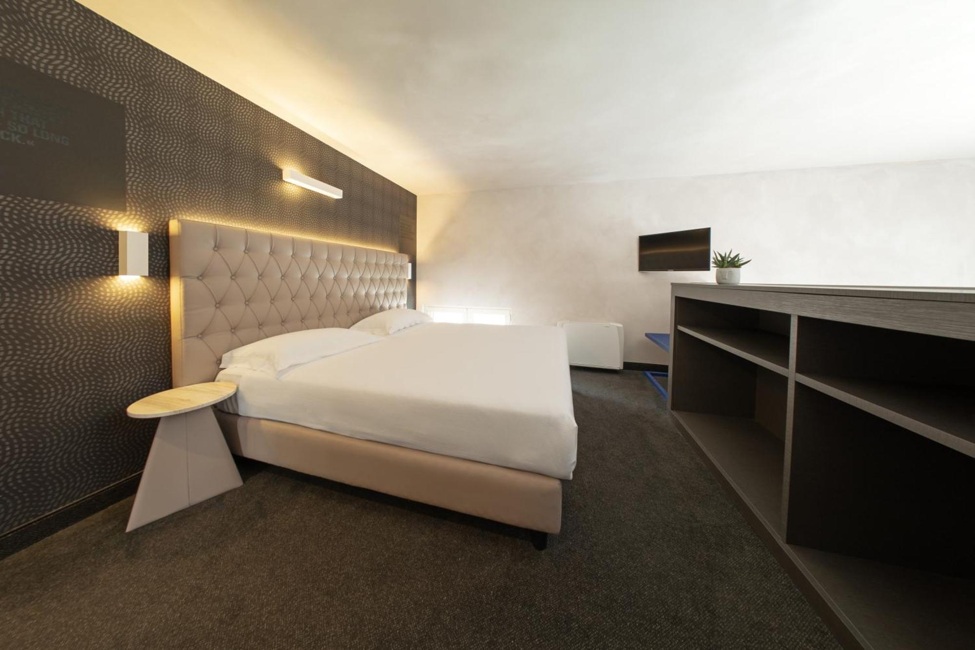 Hotel Al Campanile - Luxury Suites & Apartments Baveno Zewnętrze zdjęcie